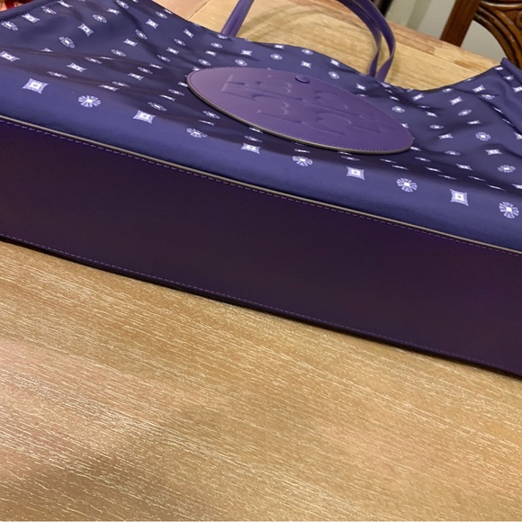 NWT Tory Burch Ella Tote in the color Nothing Ditsy - Picture 6 of 9